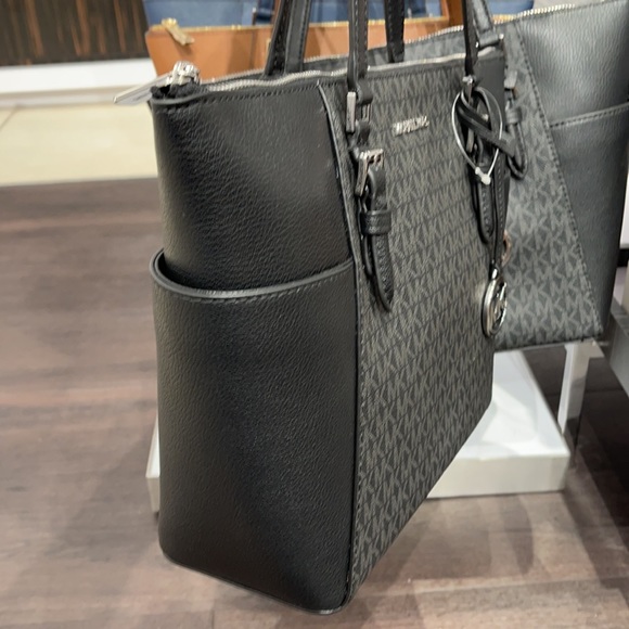 MICHAEL KORS CHARLOTTE LARGE TOP ZIP Black Tote - Picture 3 of 16